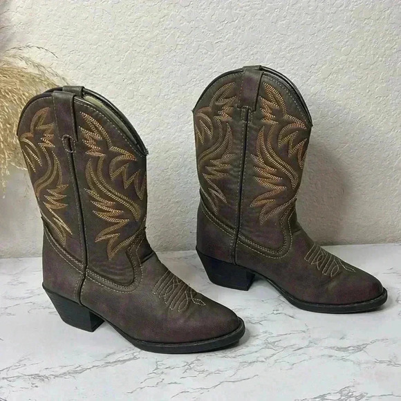 Austin Trading Co. Kid's Cowboy Pull On Boots Brown
Faux Leather Size 3 - Picture 4 of 15